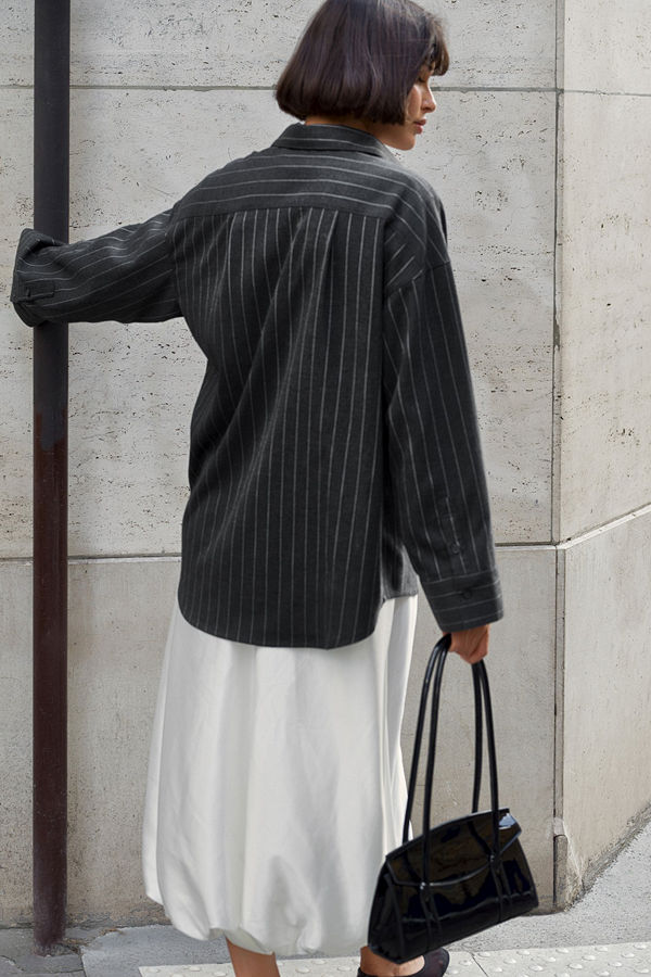 NA-KD Oversized skjorta med ficka fram grå