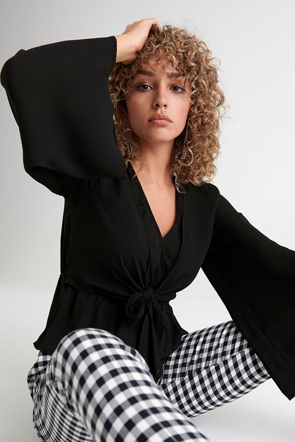 Gina Tricot Lizzie tie front blouse