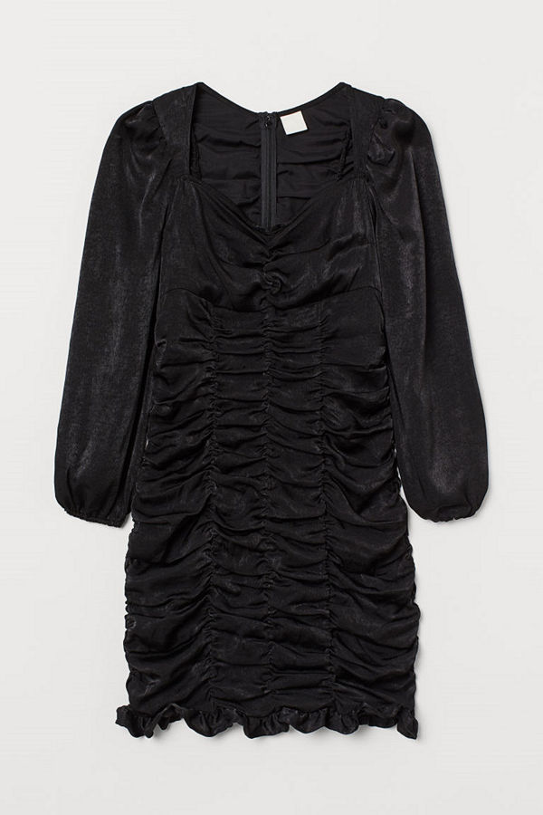 H&M Rynkad satinklänning svart