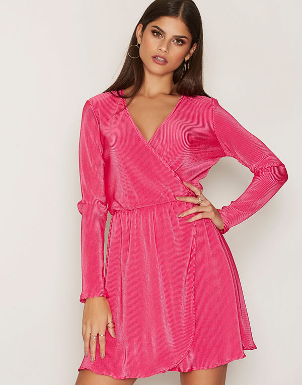NLY Trend Pretty Pleats Dress Fuchsia