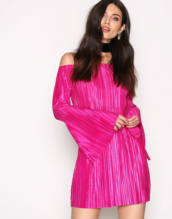 NLY Trend Off Shoulder Plissé Dress Fuchsia
