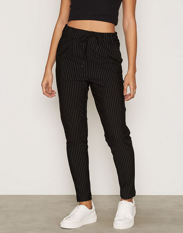 Only svarta randiga byxor onlPOPTRASH Classic Pinstripe Pant Svart