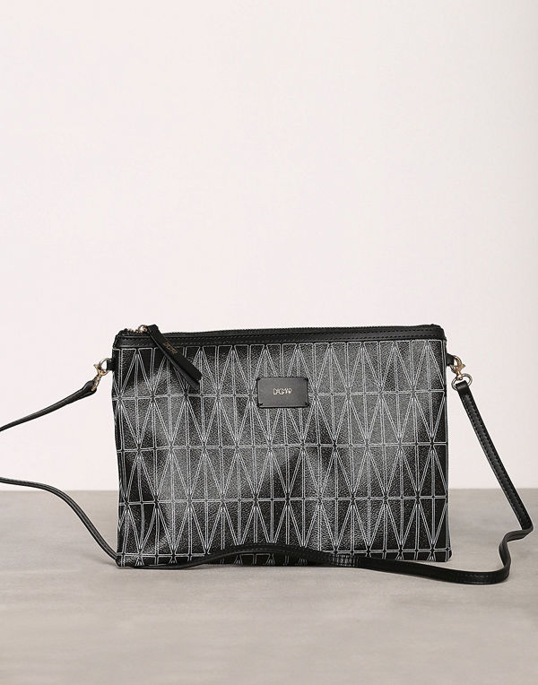 Dagmar svart mönstrad kuvertväska Strap Bag