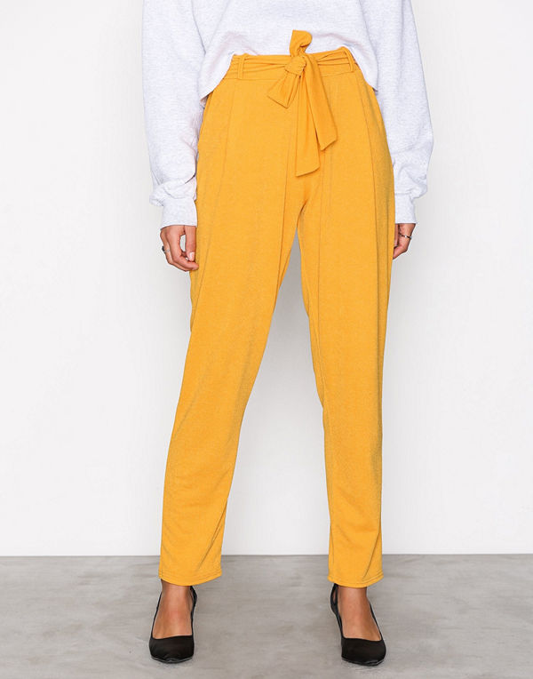 NLY Trend gula byxor Dressed Tie Pants Mustard