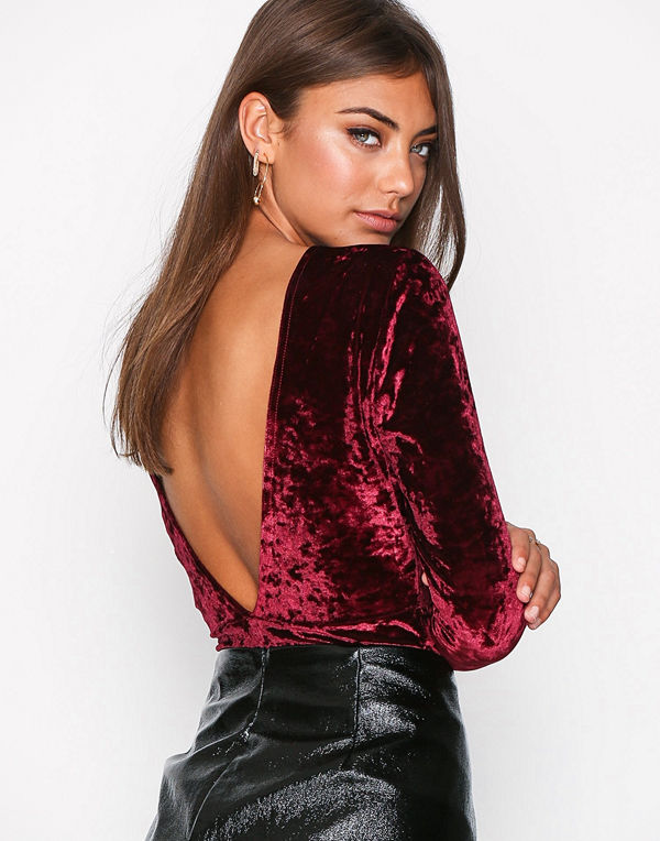 NLY Trend Scoop Back Velvet Body