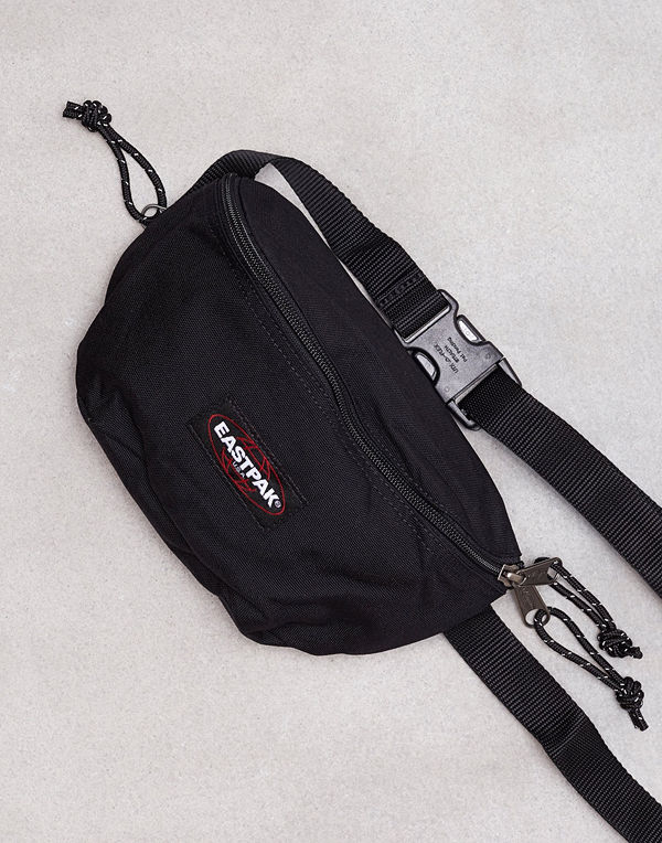 Eastpak Springer Svart axelväska