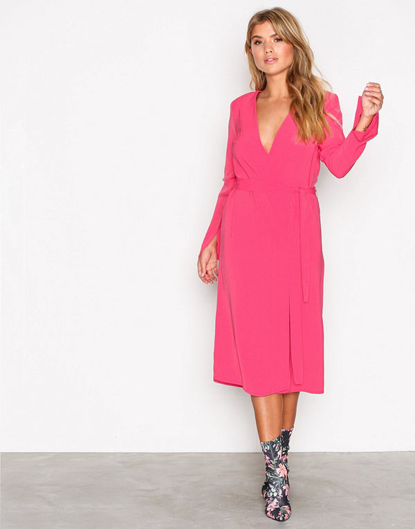 NLY Trend Clean Cut Wrap Dress