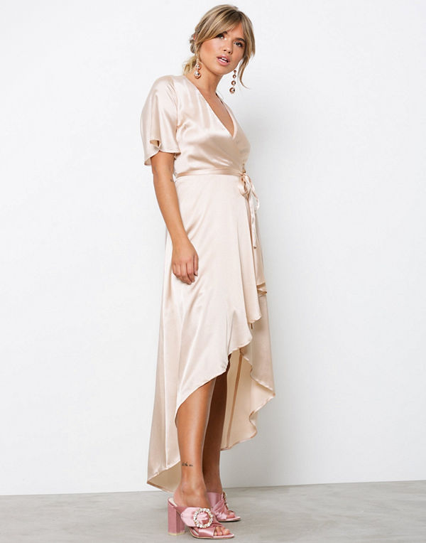 NLY Trend Satin Wrap Dress Champagne