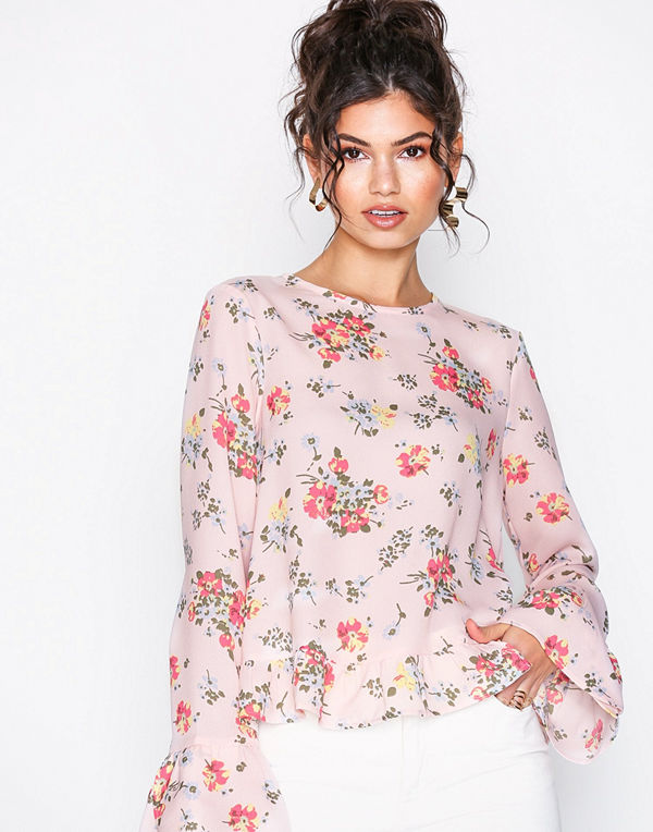 NLY Trend Flowy Detailed Blouse Rosa Mönstrad