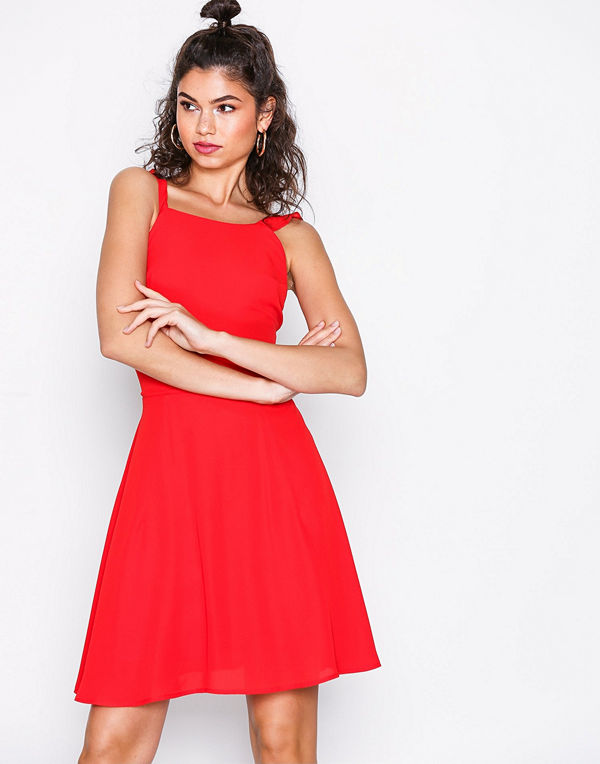 NLY Trend Frill Off Dress Röd