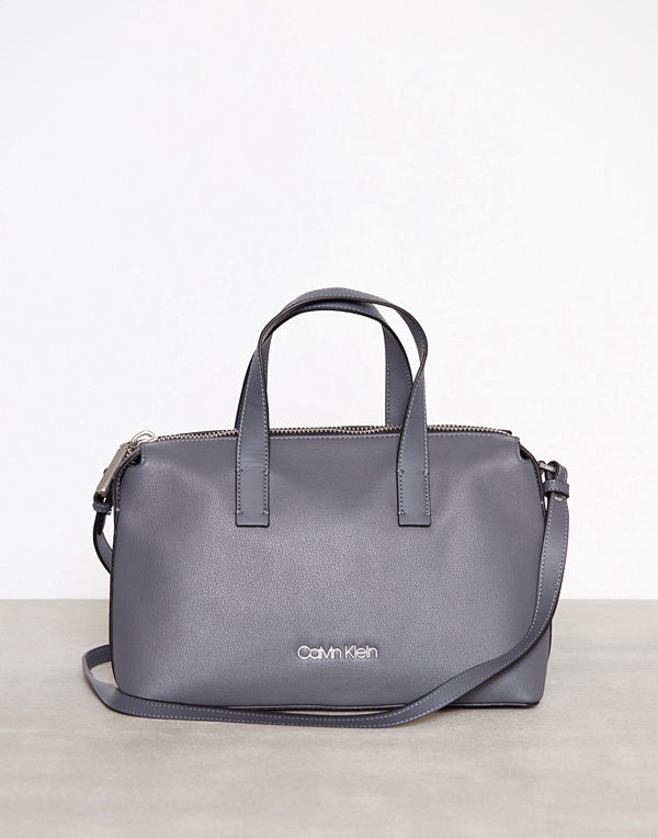 Calvin Klein Drive Duffle Grå axelväska