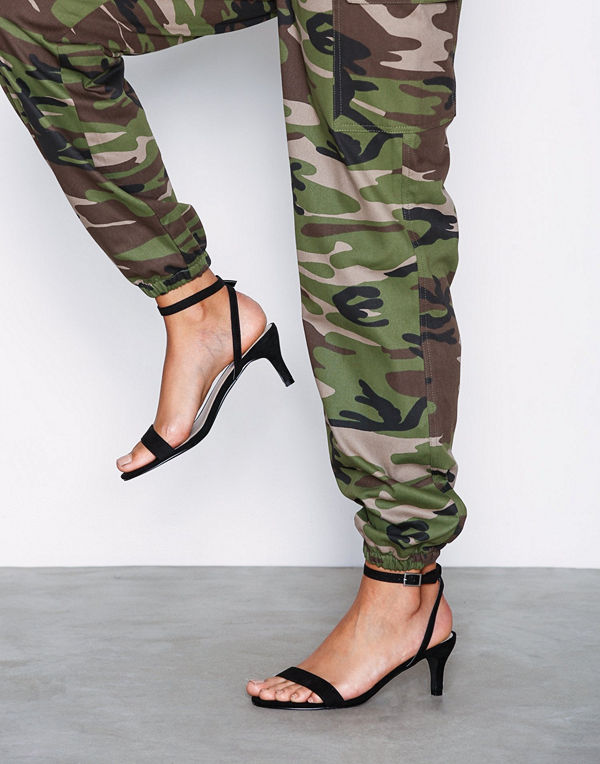 NLY Shoes Low Stiletto Strap Heel Svart