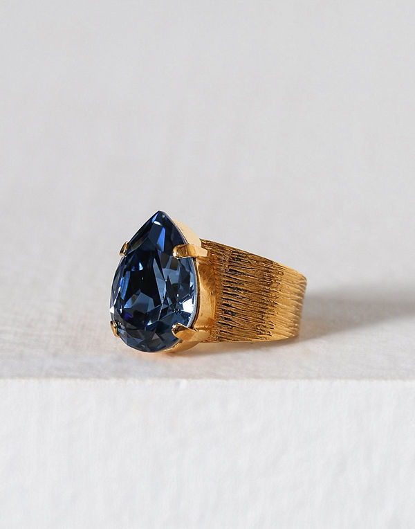 Caroline Svedbom Classic drop ring Blå
