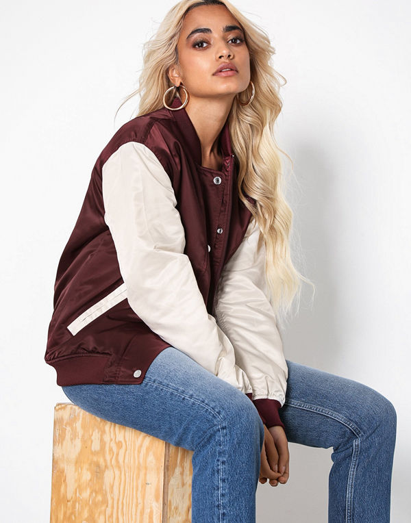 Calvin Klein Jeans omönstrad bomberjacka Padded Varsity Bomber Jac