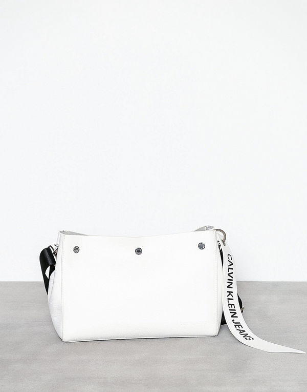 Calvin Klein Jeans vit axelväska Logo Banner Shoulder Bag