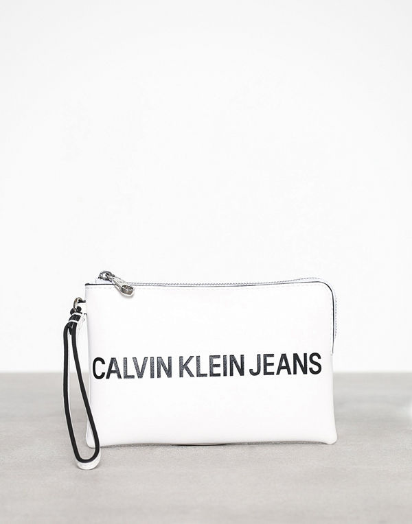 Calvin Klein vit kuvertväska Sculpted Logo Mini Wristlet