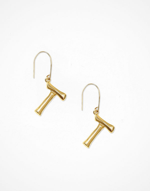 NLY Accessories smycke Bamboo Letter Earrings T