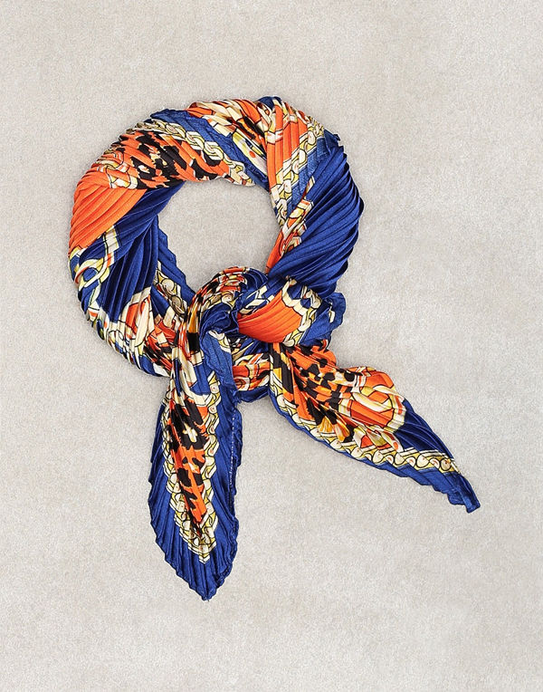 Sisters Point Chain Scarf