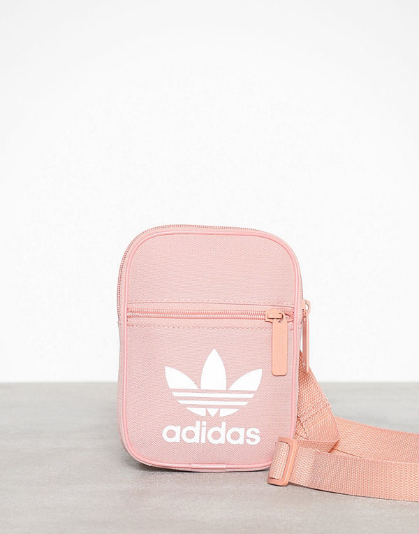 Adidas Originals persikofärgad axelväska med tryck Festvl B Trefoi