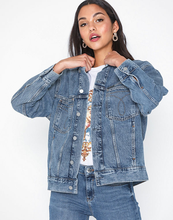 Calvin Klein Jeans Oversized Iconic Omega Trucker