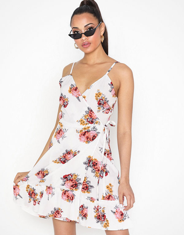 NLY Trend Strappy Wrap Dress