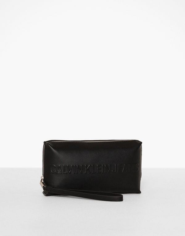Calvin Klein Jeans svart kuvertväska Box Wristlet