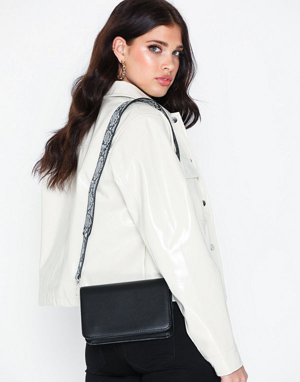 Vero Moda svart axelväska Vmastin Cross Body Bag