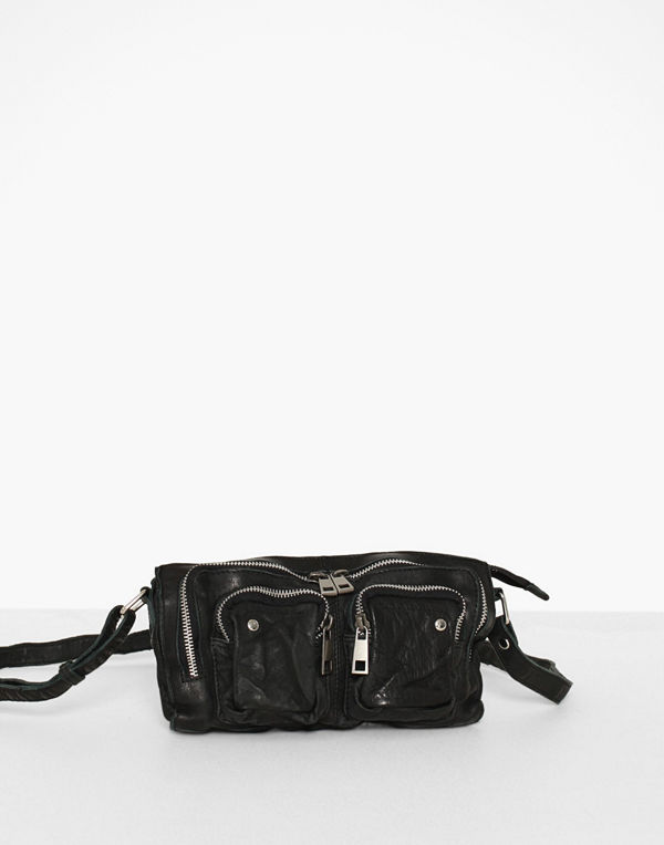 NuNoo svart axelväska Stine Washed Leather