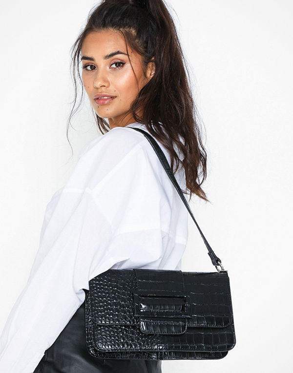 NLY Accessories svart axelväska Perfect Buckle Bag