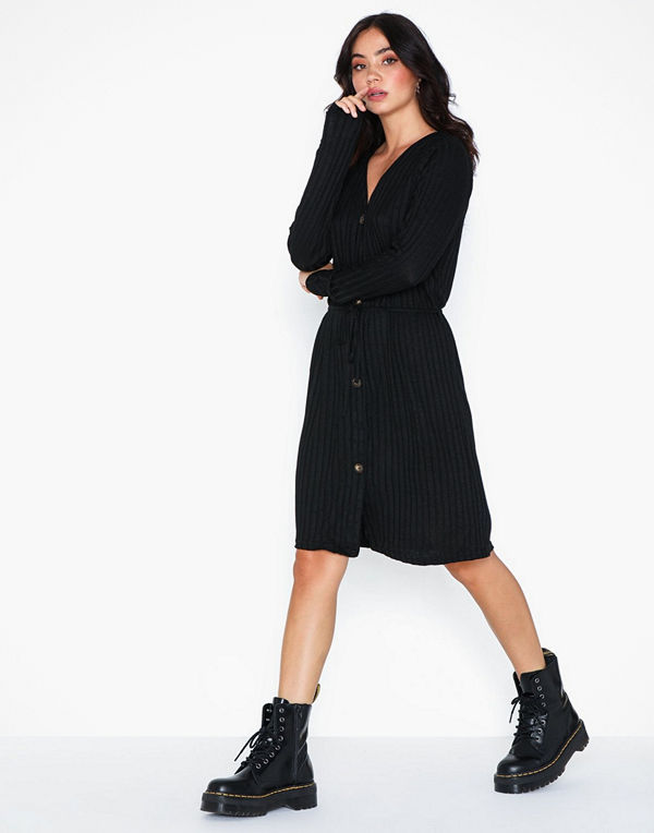 Sisters Point Vini B Dress Klänningar online Modegallerian Snygga jackor från Sisters Point Modegallerian