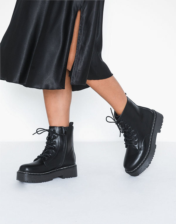 Duffy Lace Boots