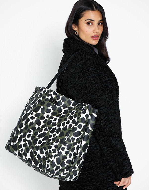 By Malene Birger Leo Tote