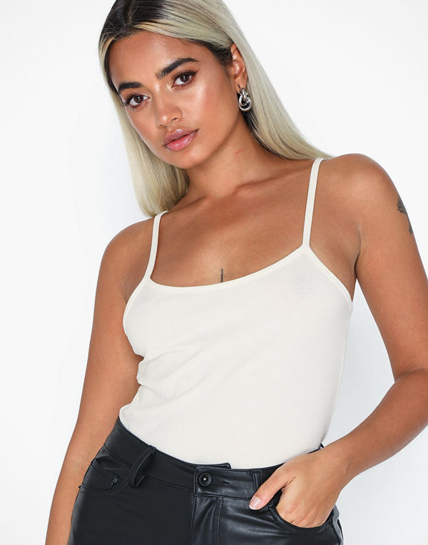 NLY Trend Perfect Strap Top