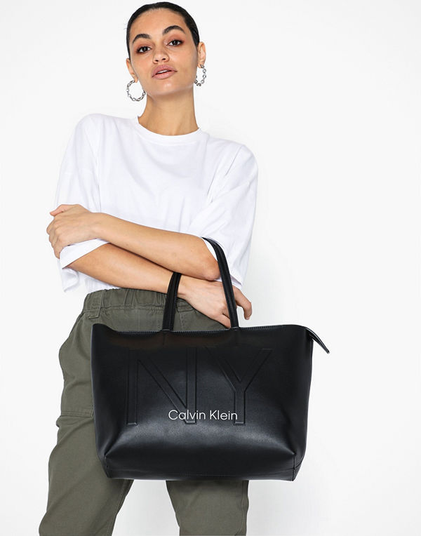 Calvin Klein Ck Must PSP20 Med Shopper Ny