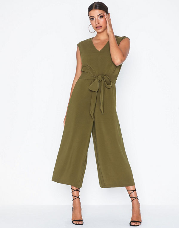 Vila Vimelis Solid V-Neck Cropped Jumpsu