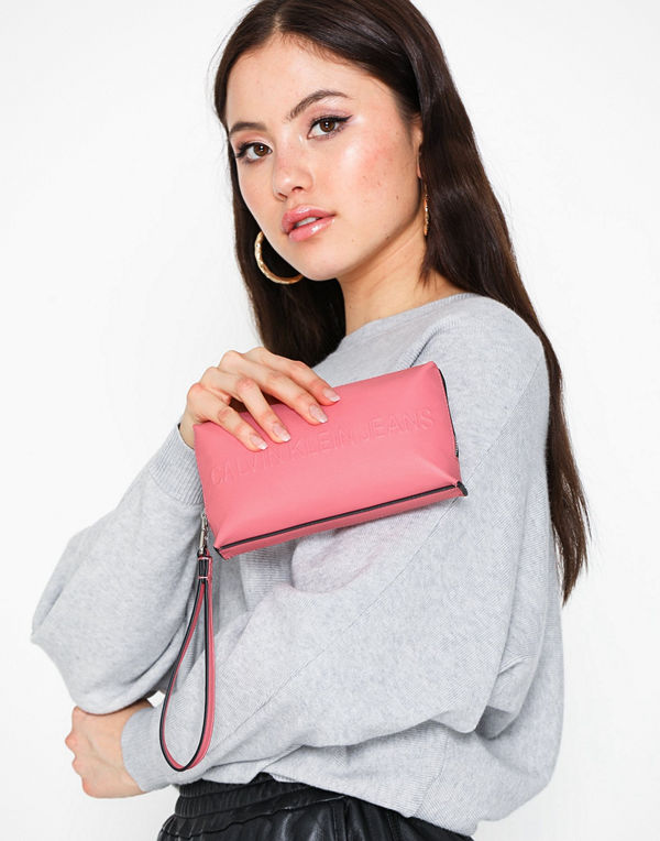 Calvin Klein Jeans rosa kuvertväska Box Wristlet