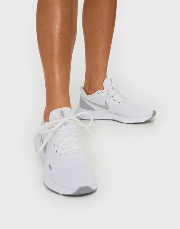 Nike WMNS NIKE REVOLUTION 5