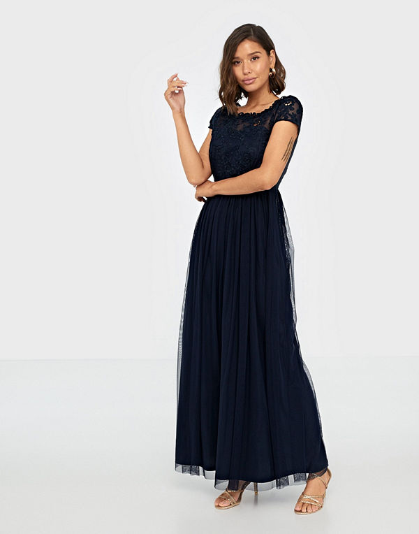 Vila Viulricana SS Maxi Dress5 Festklänningar online Viulricana Maxi Klänning Svart | VILA | Festklänningar