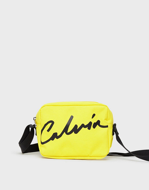 Calvin Klein Jeans gul axelväska med tryck Ckj Sport Essentials Camera Bag