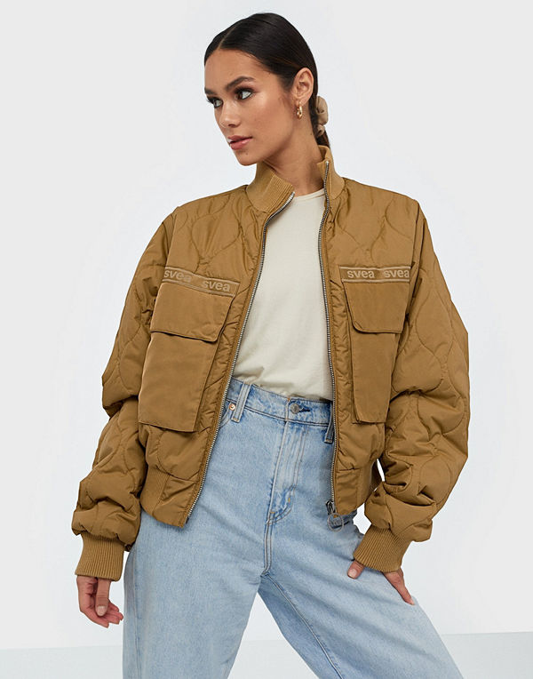 Svea omönstrad bomberjacka W. Short Queen Jacket