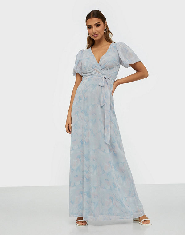 NLY Eve Puff Sleeve Gown Festklänningar online Modegallerian Köp NLY Eve Puff Sleeve Gown | Festklänningar
