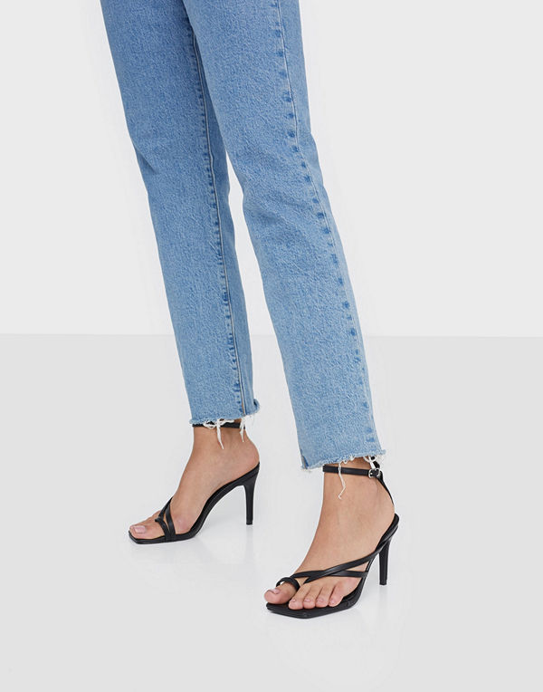 Missguided Cross Toe Post Low Heel
