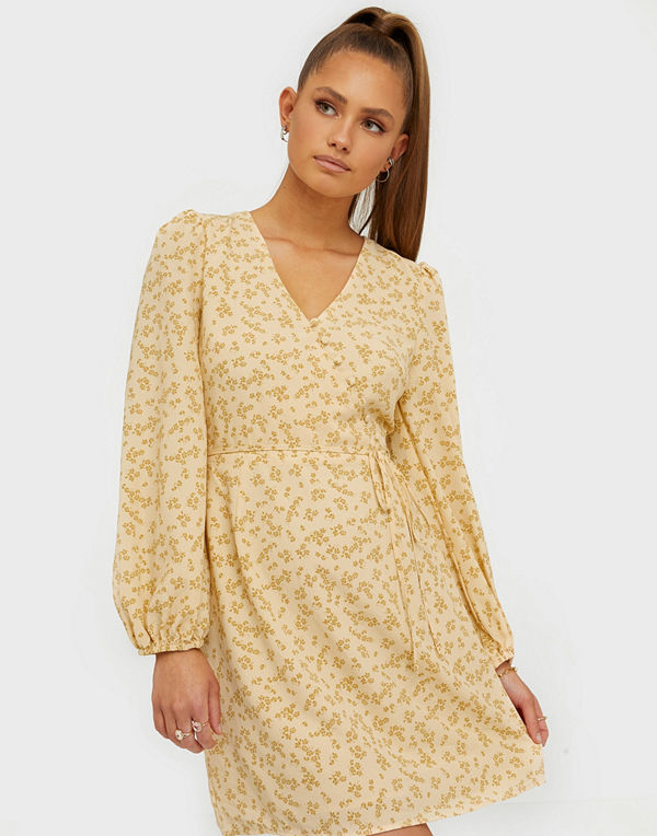 Glamorous Wrap Baloon Sleeve Dress