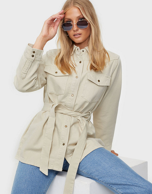 Pieces PCNAMIR LS DENIM JACKET ALMOND MILK