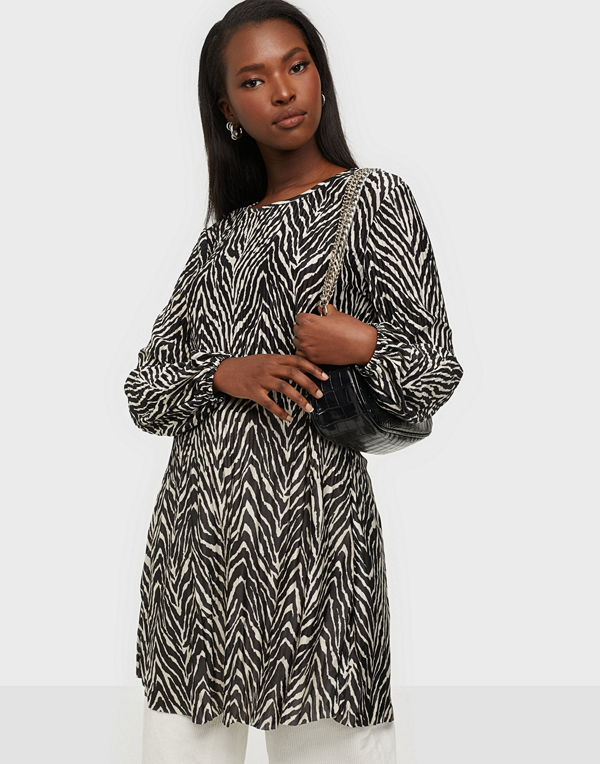 Jacqueline de Yong JDYBOA PLISSE DRESS JRS EXP