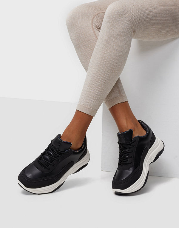 Duffy Smooth Chunky Sneaker