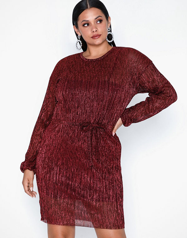 NLY Trend Shimmer Plissé Dress