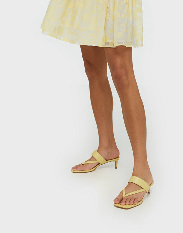 NLY Shoes Flirty Flip-Flop Heel
