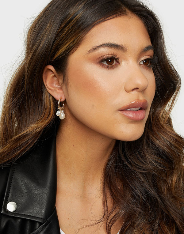 Bow19 smycke Ellen Pearl Hoops