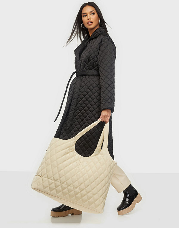 Pieces omönstrad väska PCDOLLI WEEKEND BAG D2D